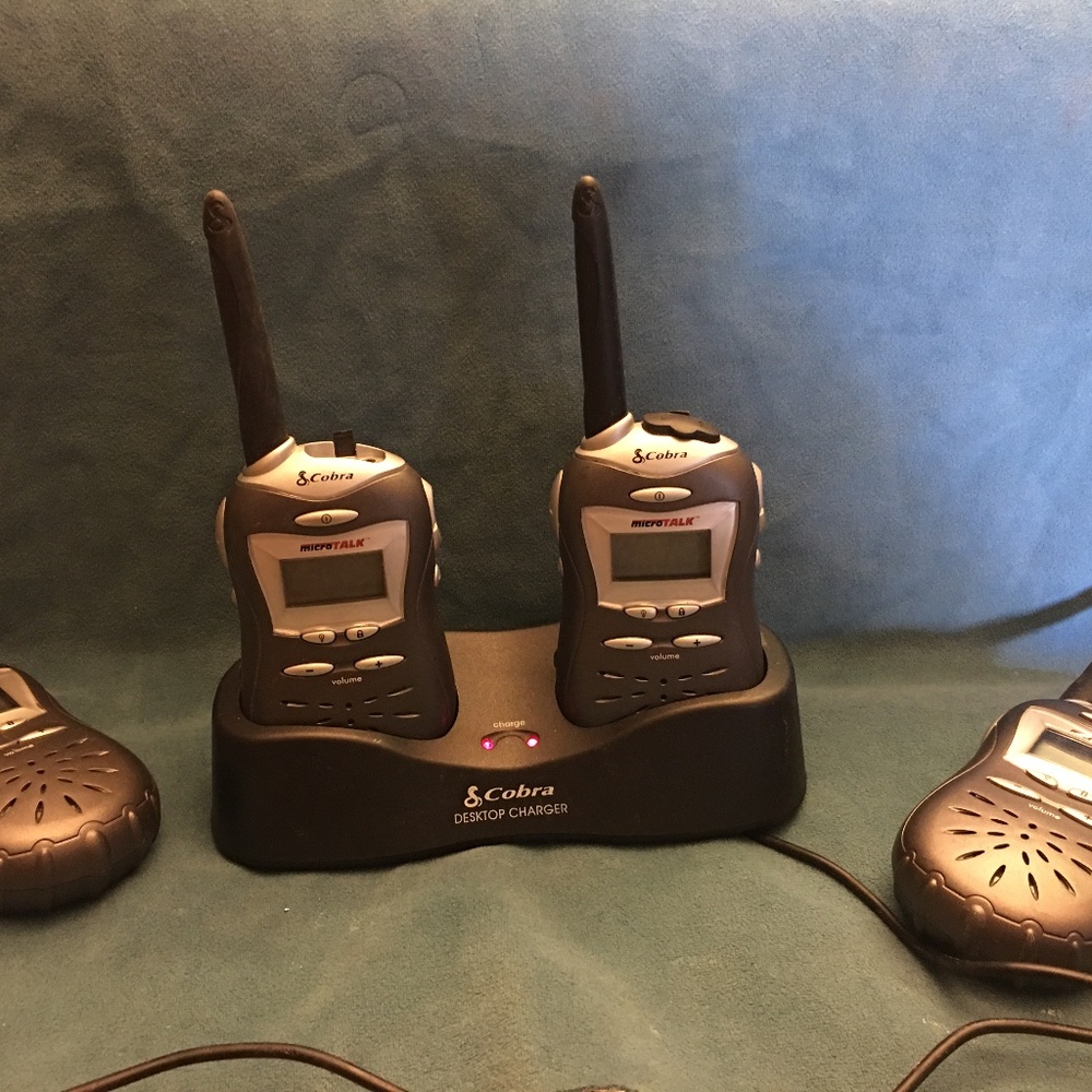 Cobra Wilkie talkies set 4 radios